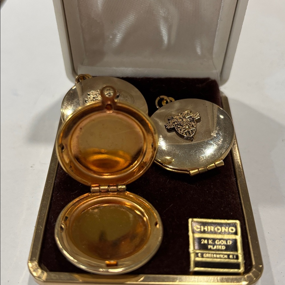 Set of 3 vintage 24k gold-plated lockets from Chrono Greenwich.